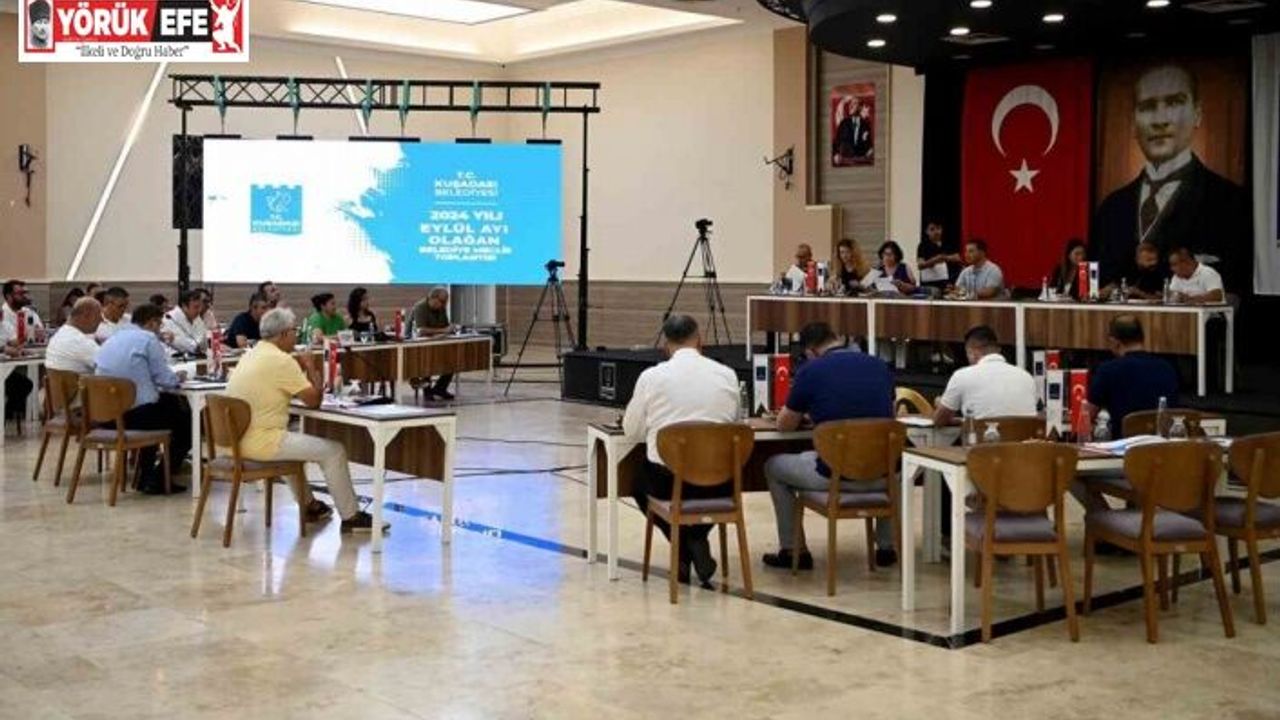 Kuşadası’nda kıyı şeridine cephesi olan işletmeler için şezlong ve şemsiye düzenlemesi