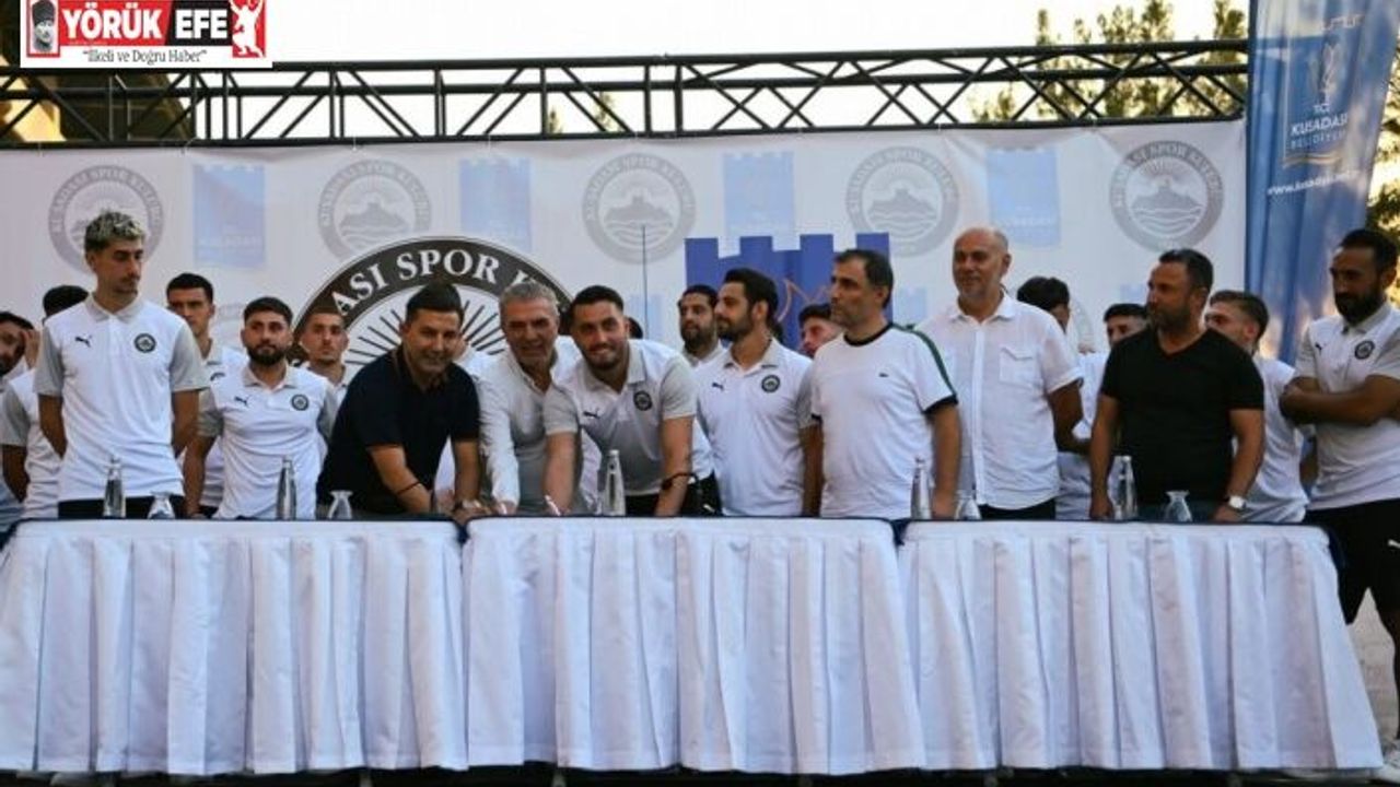 Kuşadasıspor yeni transferleri için imza töreni düzenledi