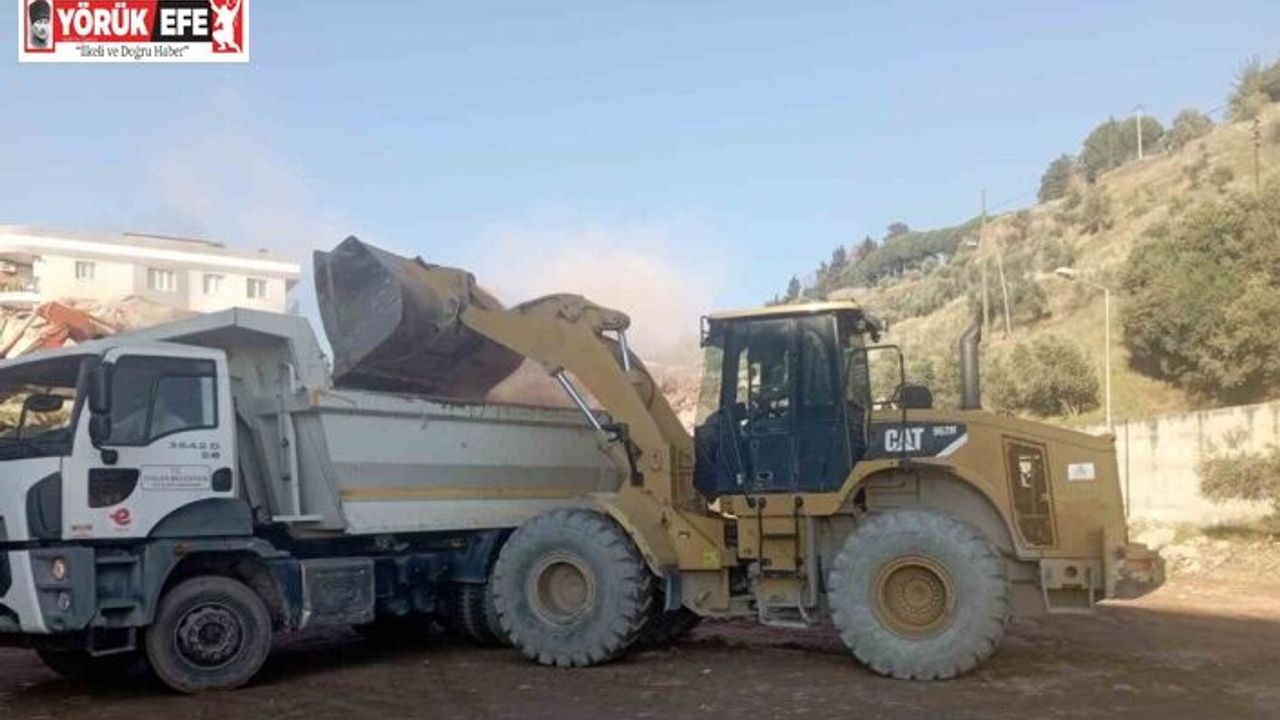 Efeler Belediyesi riskli binaların yıkımına devam ediyor