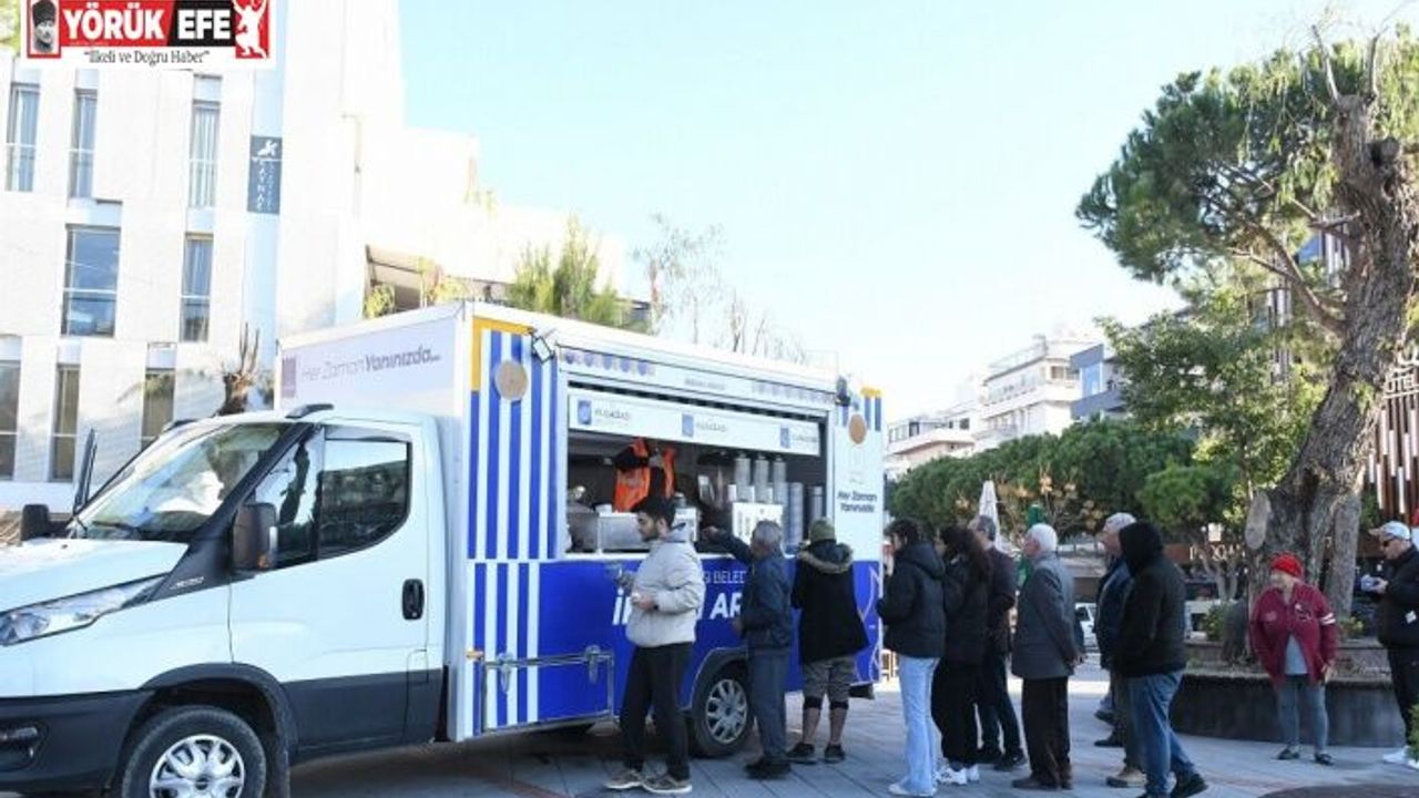 Kuşadası Belediyesi’nden soğuk havalarda çorba ikramı