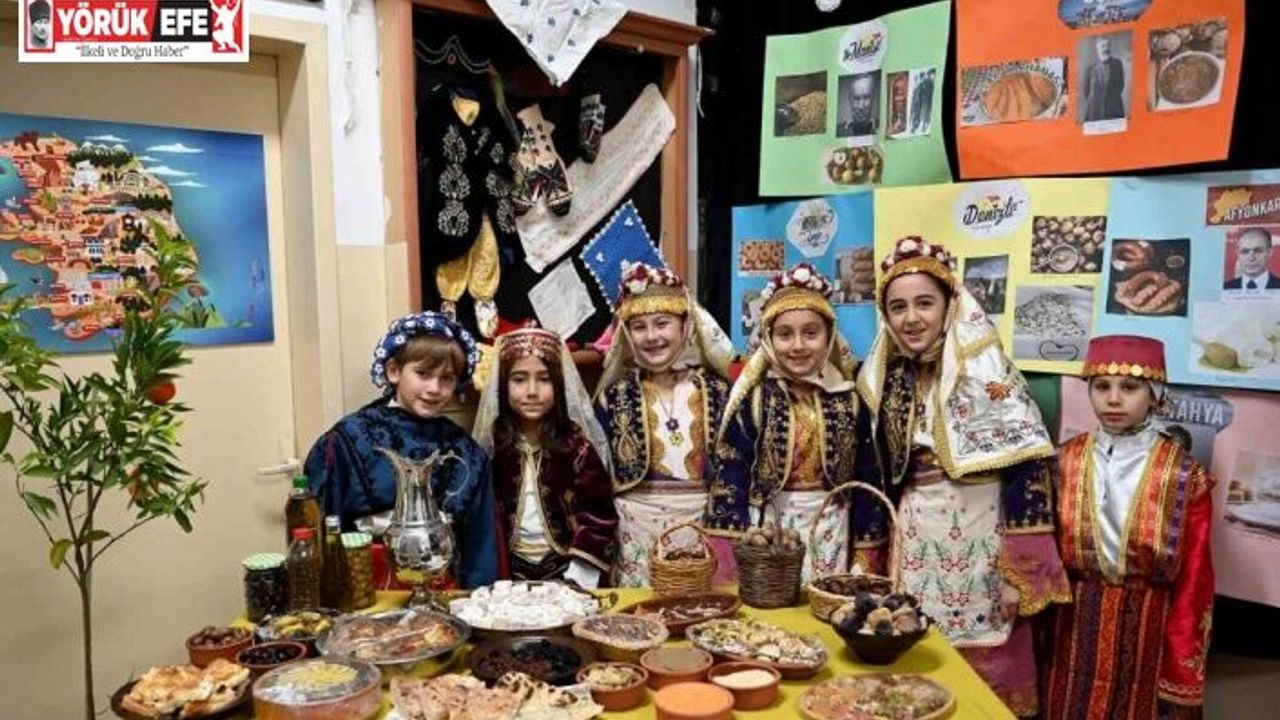 Kuşadası’nda ‘Yerli Malı Haftası’nda’ öğrencilerden renkli etkinlik