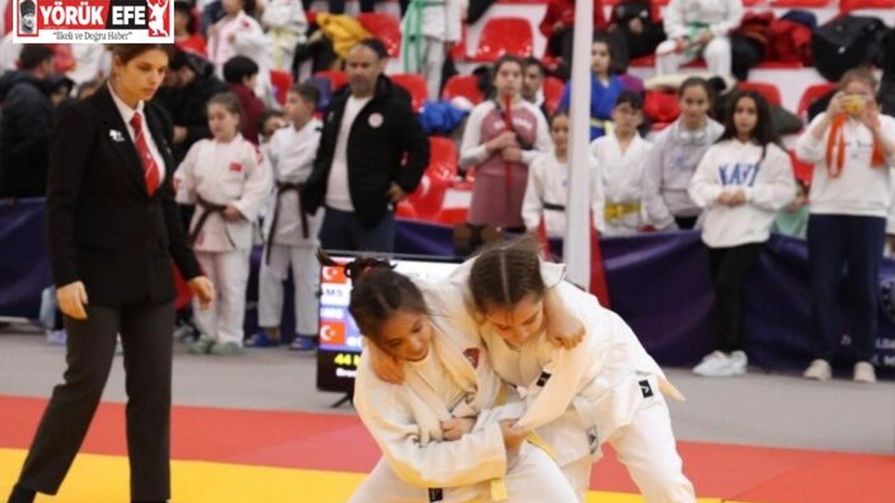 Büyükşehir’in sporcuları turnuvadan 7 madalya ile döndü