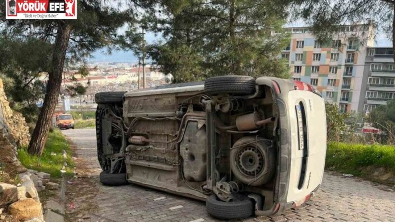 Hakimiyeti kaybolan ticari araç savrularak yan yattı