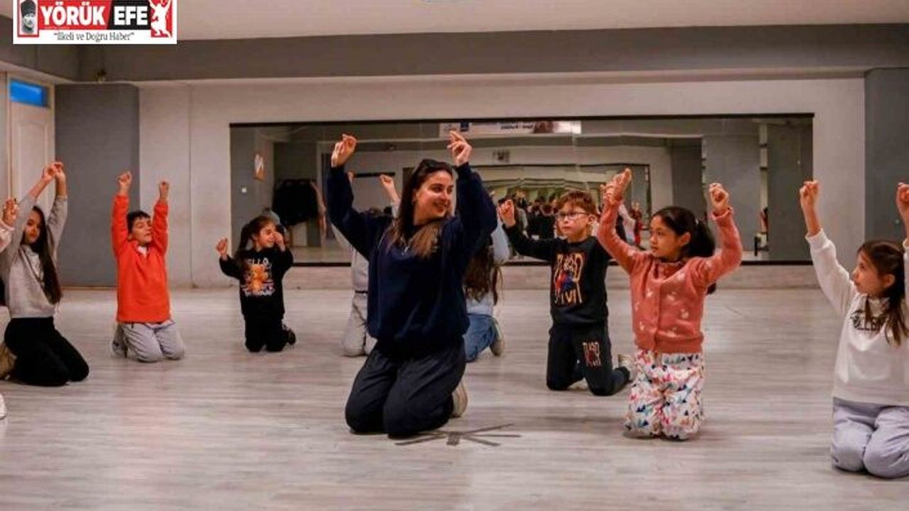 Farklı yörelere ait halk dansları Kuşadası’nda yaşatılıyor