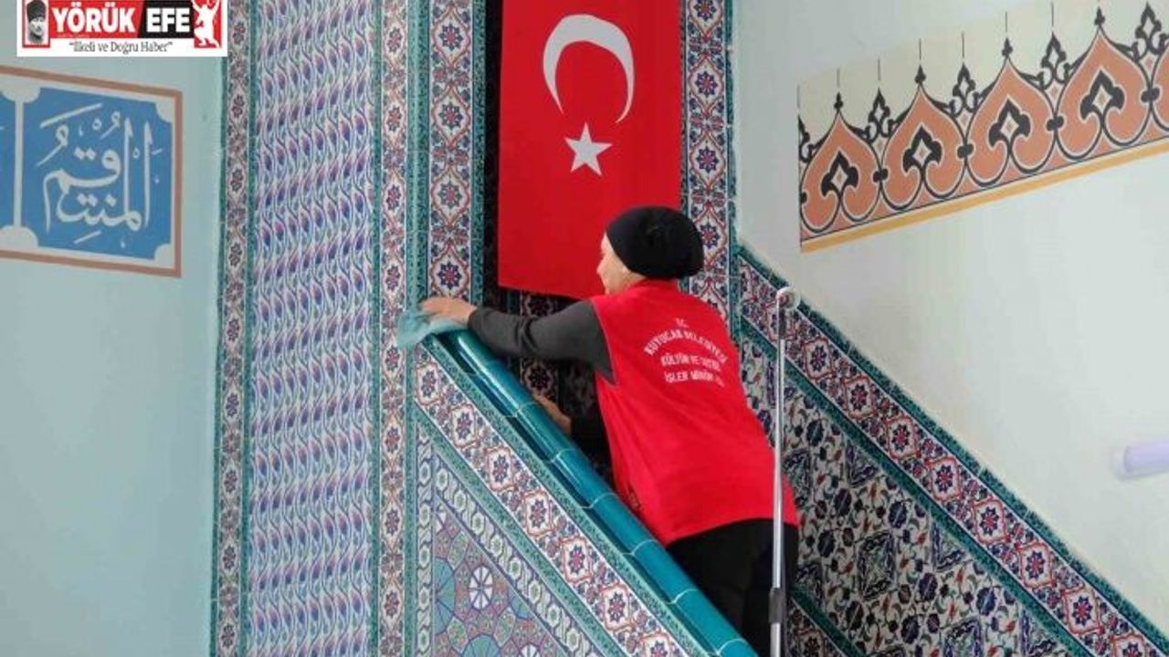 Kuyucak Belediyesi Ramazan öncesi camilerde temizlik çalışması yaptı