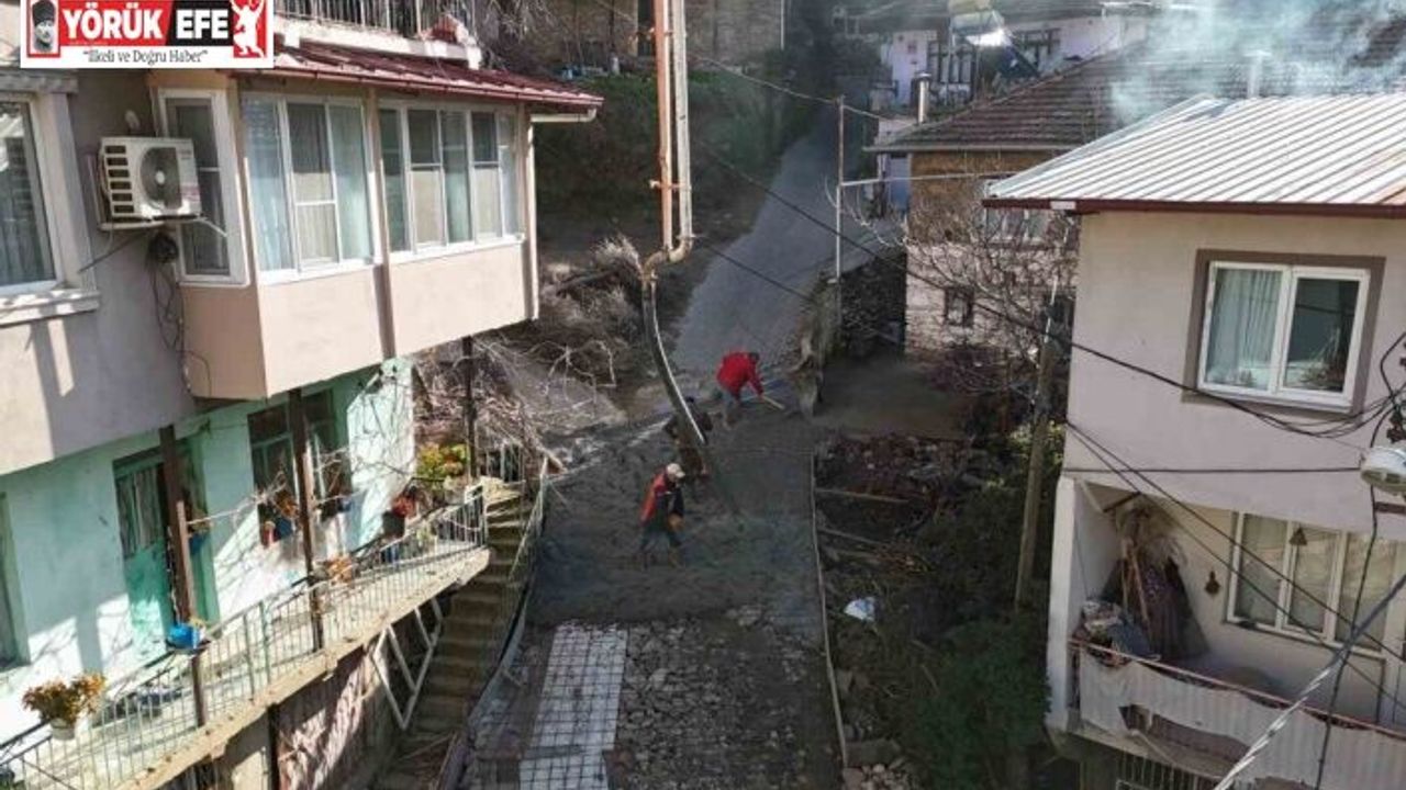 Nazilli Belediyesi Işıklar Mahallesi’nde çöken yola müdahale etti