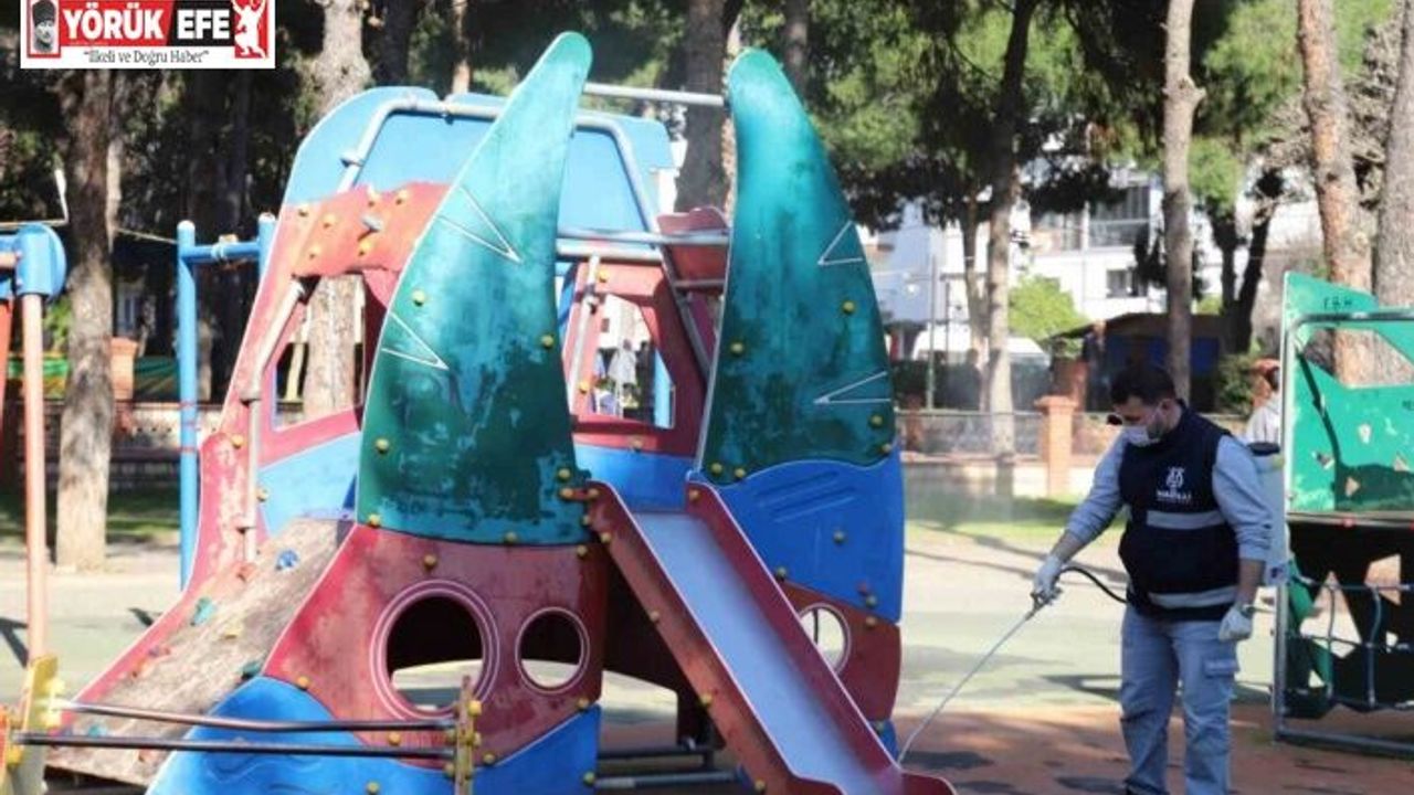 Nazilli Belediyesi oyun alanlarını dezenfekte ediyor