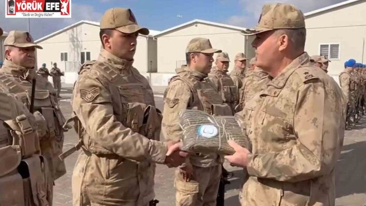 Aydınlı öğrenciler kalpleri ısıttı, mehmetçikler için örülen atkılar yerine ulaştı