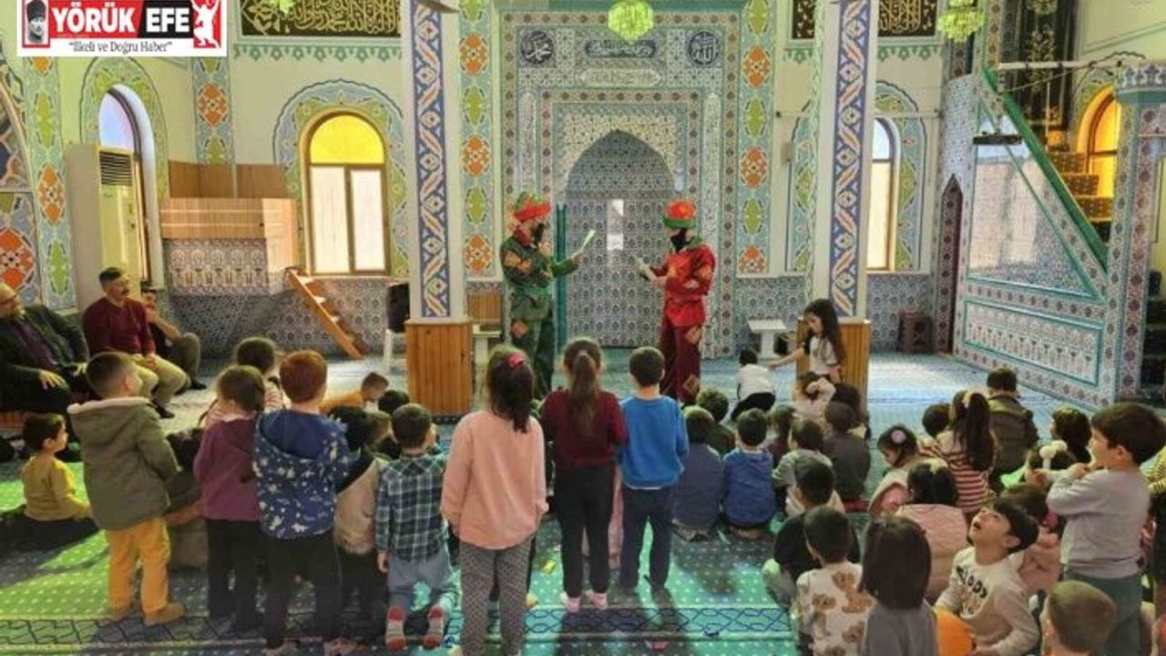 Köşk Müftülüğü camiyi oyun parkına çevirdi, mihrapta imam yerine Hacivat-Karagöz yer aldı