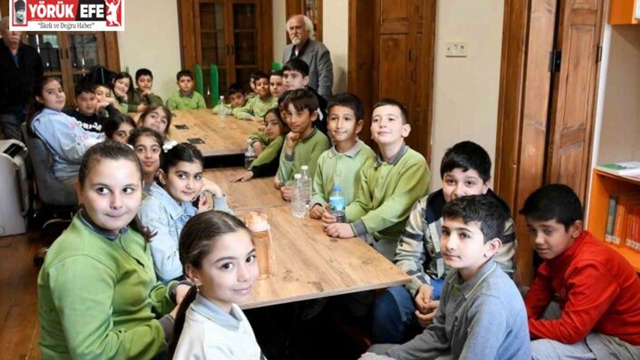 Kuşadası’nda çocuklar şiir yazmanın püf noktalarını öğrendi