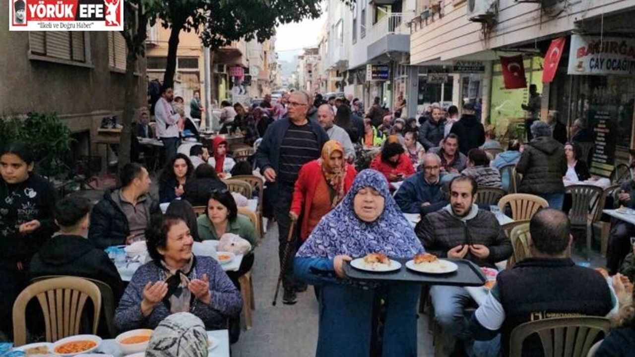 Nazilli’de Kuaförler Sokağı sakinleri iftarda buluştu