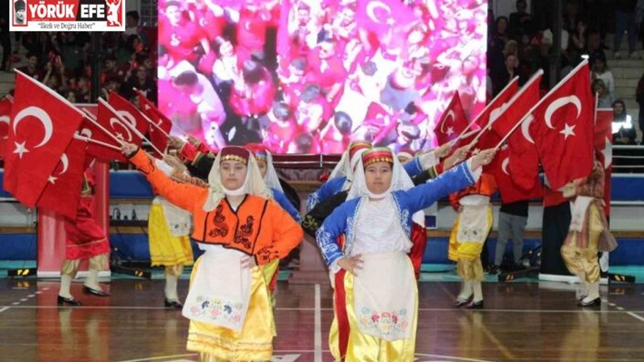 Aydın’da 23 Nisan kutlamalarında miniklerin dans gösterisi büyük beğeni topladı