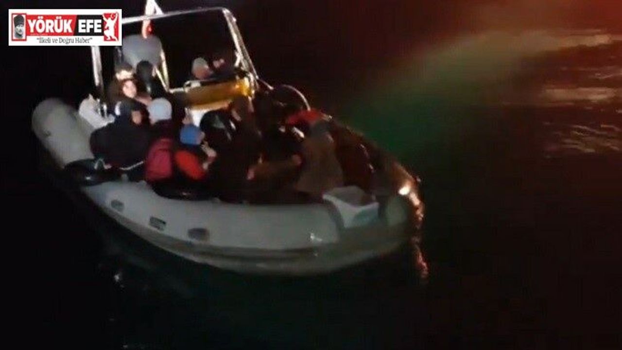 Didim’de sürüklenen bottaki 19 düzensiz göçmen kurtarıldı