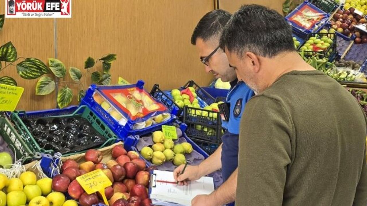 Efeler’de zabıta ekipleri manavlarda fiyat etiketlerini denetledi