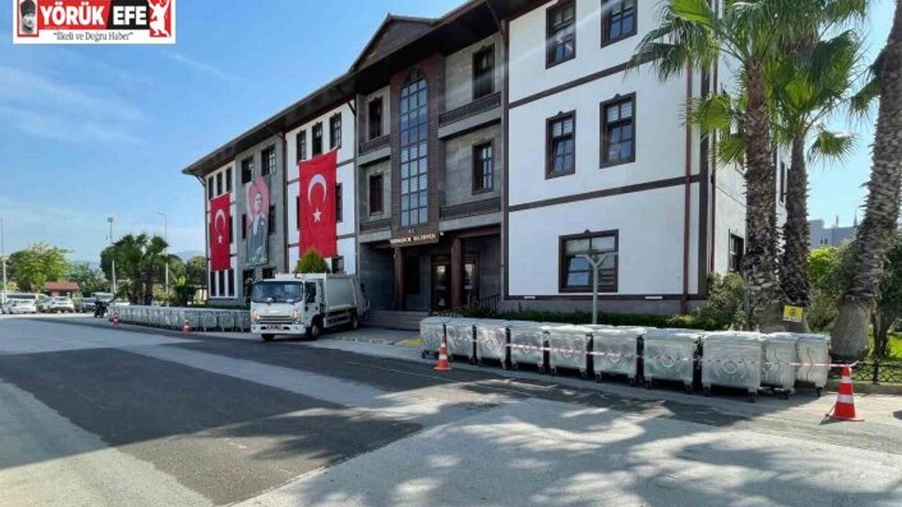 Germencik’te yeni çöp kamyonu ve konteynerler sergileniyor