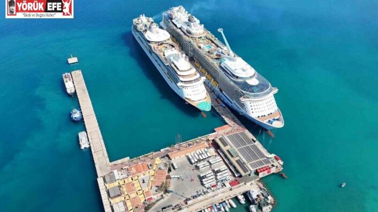 Kuşadası’na iki kruvaziyerle 6 bin 409 turist geldi