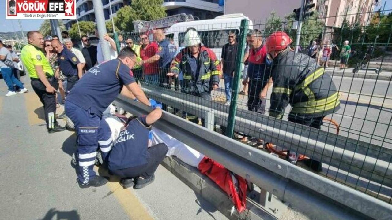 Yaya geçidini kullanan motosiklete servis aracı çarptı: 1’i ağır 2 yaralı