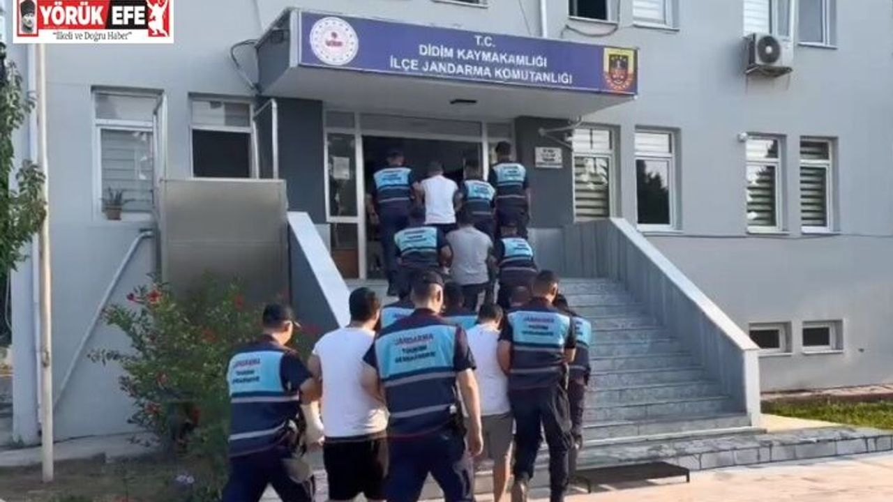 Didim’de tur otobüsüne saldıran 5 şüpheli adliyeye sevk edildi