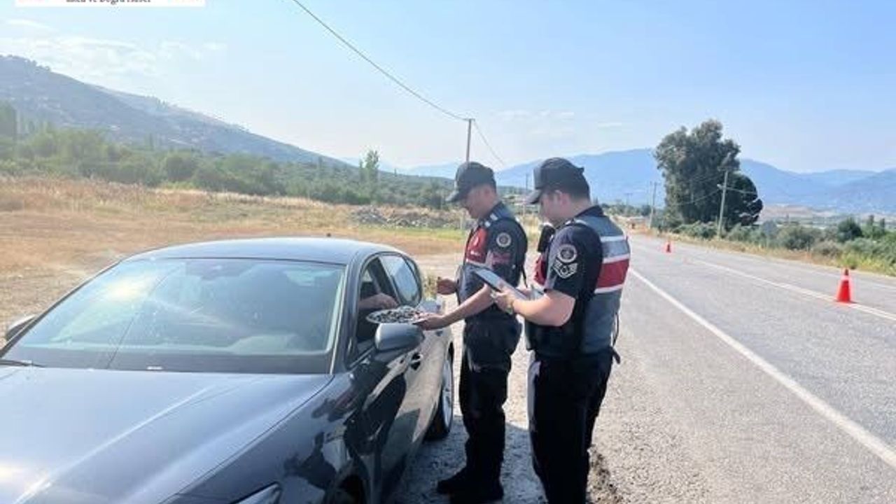 Karacasu’da jandarmadan emniyet kemeri ve hız uyarısı