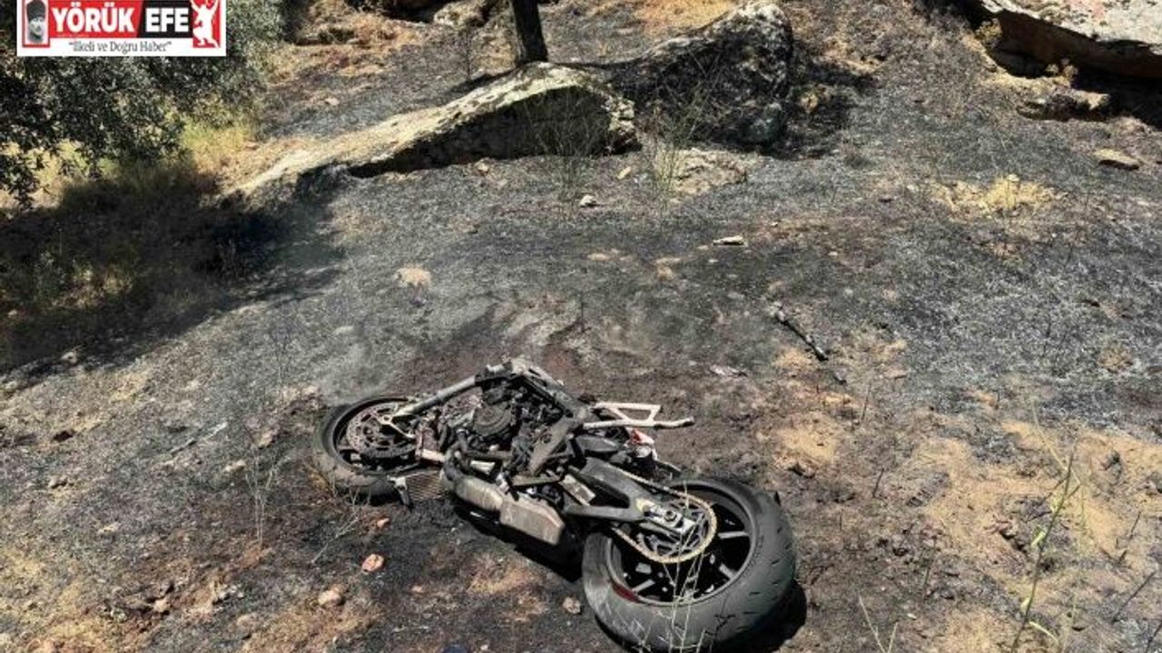 Kaza sonrası çıkan yangın, yol kenarına bırakılan su bidonlarıyla söndürüldü