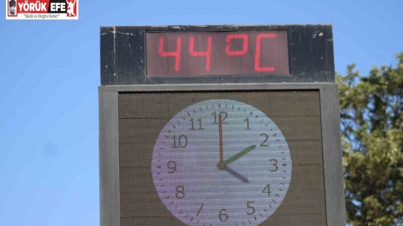 Termometre 44 dereceyi gösterdi, vatandaşlar sığınacak gölge aradı