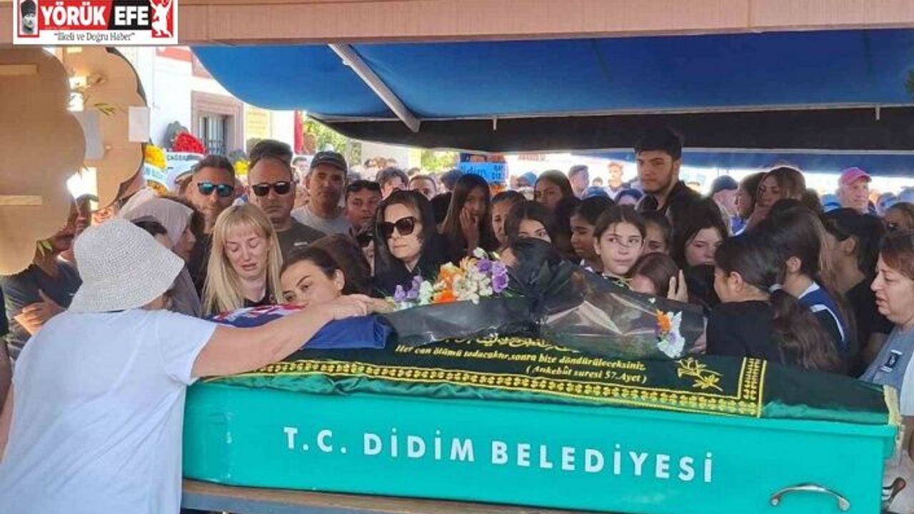 Trafik kazasında hayatını kaybeden 14 yaşındaki Derin, son yolculuğuna uğurlandı