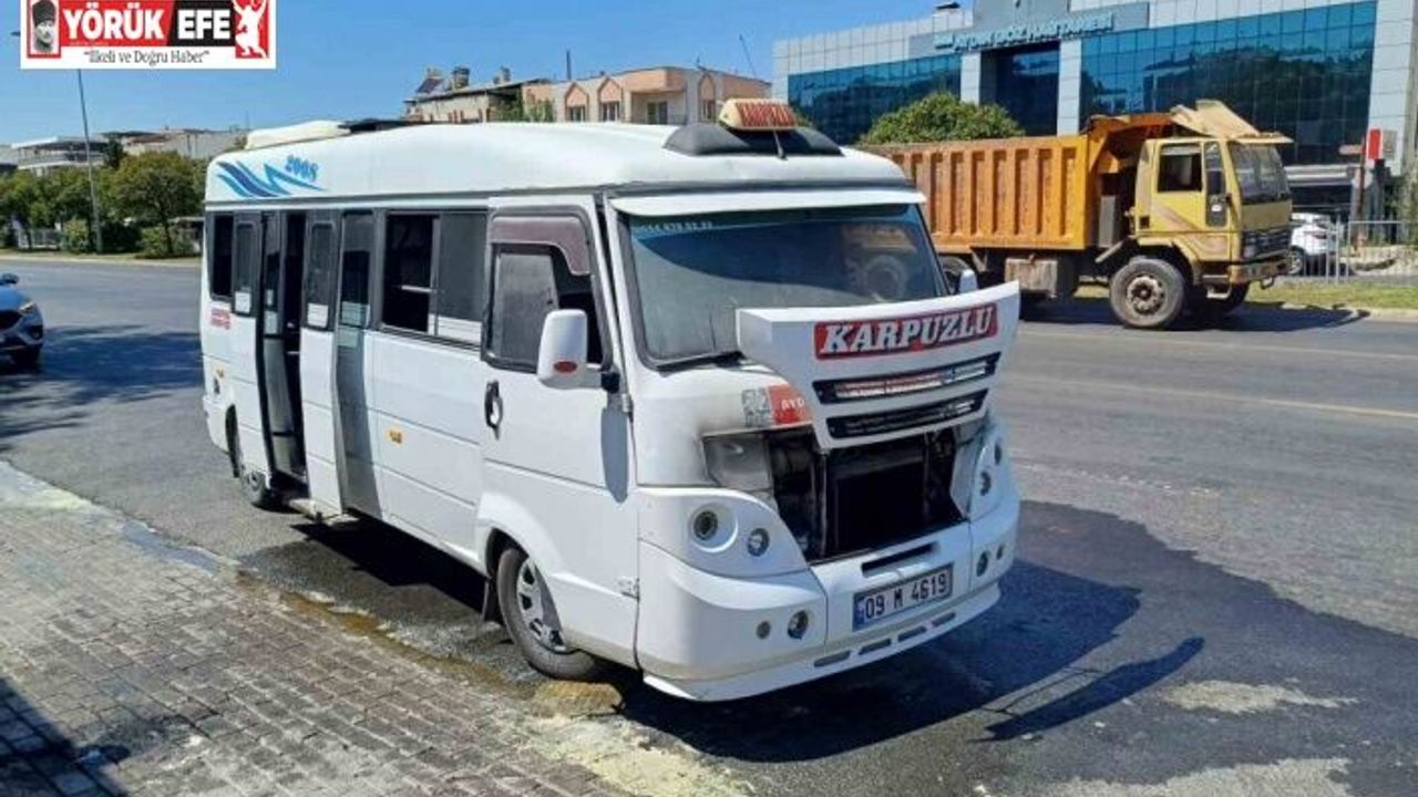 Seyir halindeki yolcu minibüsü alev aldı, alevler büyümeden söndürüldü