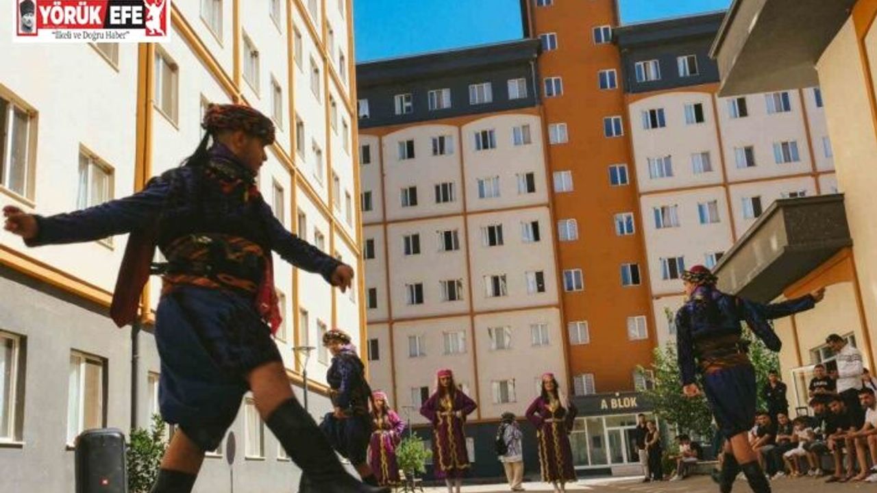 Aydın’da yurtlara gelen öğrenciler halk oyunları ile karşılandı