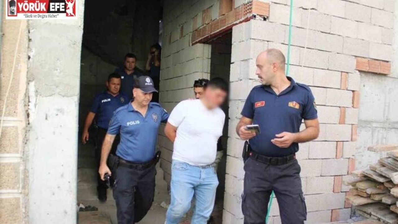 Çatıya çıkan şahsı ekipler ikna edip indirdi