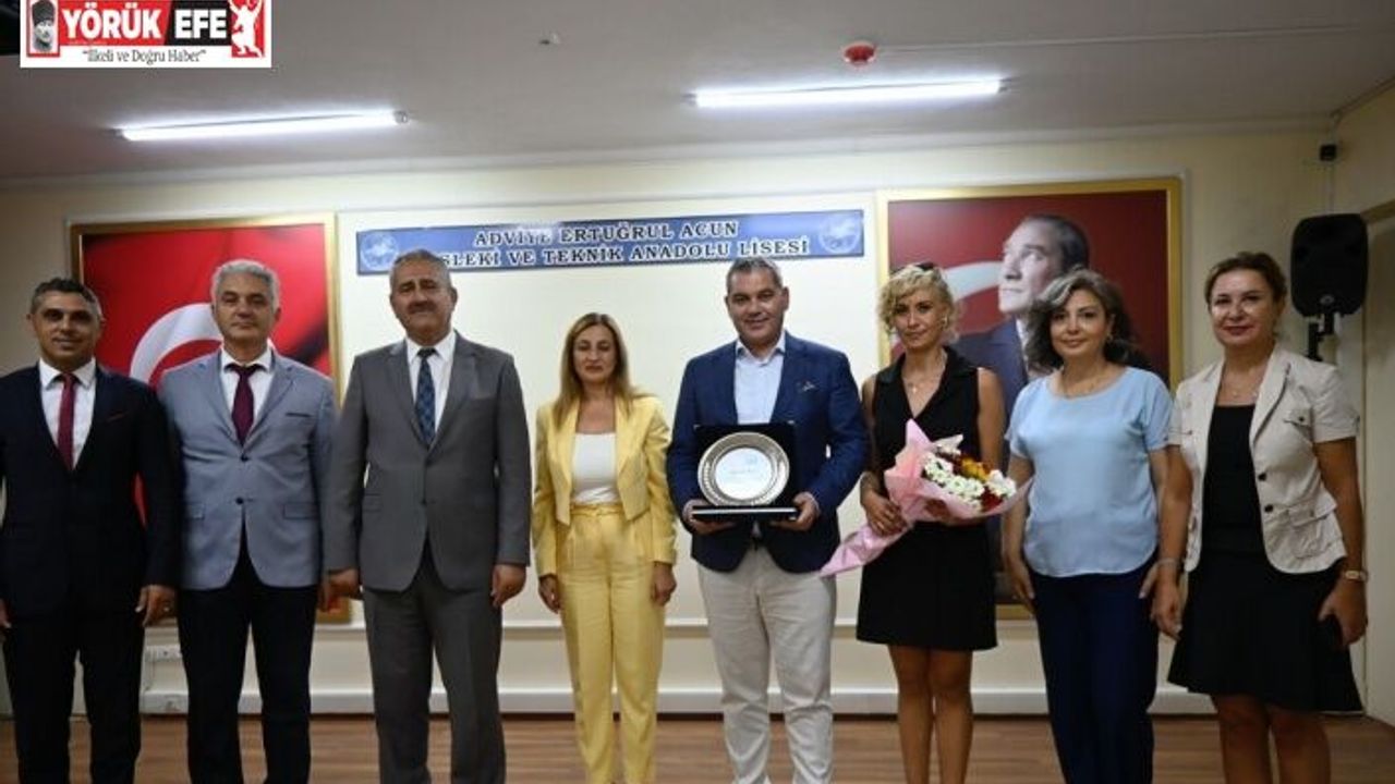 Kuşadası’nda hayırsever iş insanına eğitime destek plaketi