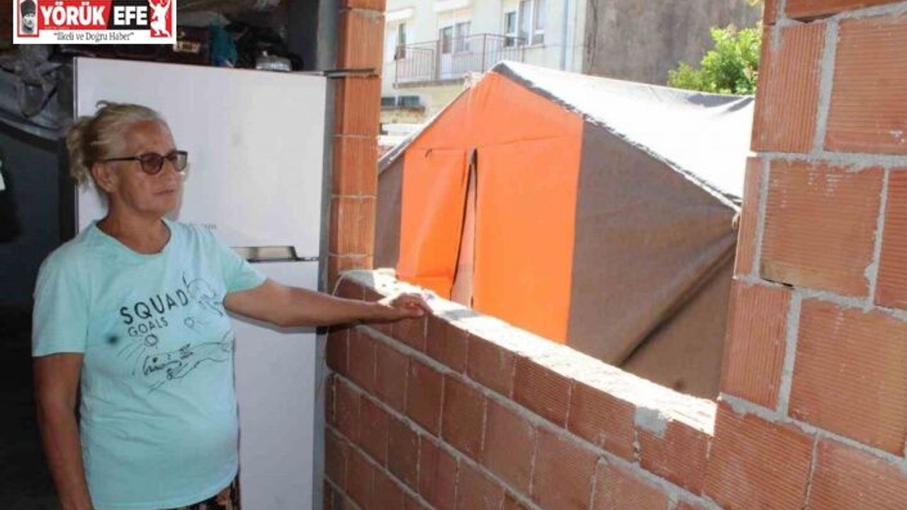 Torunu ve oğlu ile çadırda yaşam mücadelesi veriyor