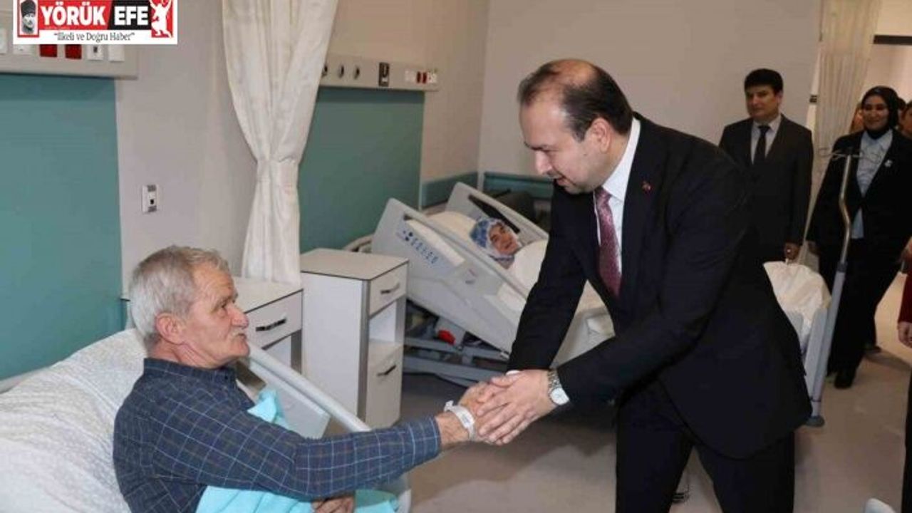 Aydın İl Sağlık Müdürü Şenkul, hastanenin ilk yatan hastaları ile bir araya geldi