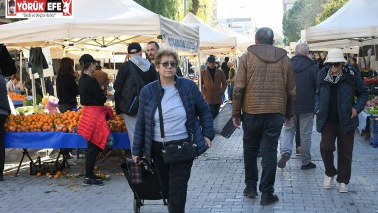 Kuşadası’nda Yerel Üretici Sergisi’nın tezgahları kışa özgü sebze ve meyvelerle doldu