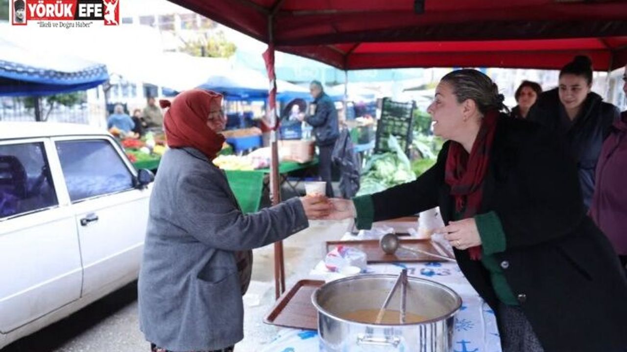 İncirliova Belediyesi’nden pazarda sıcak çorba ikramı