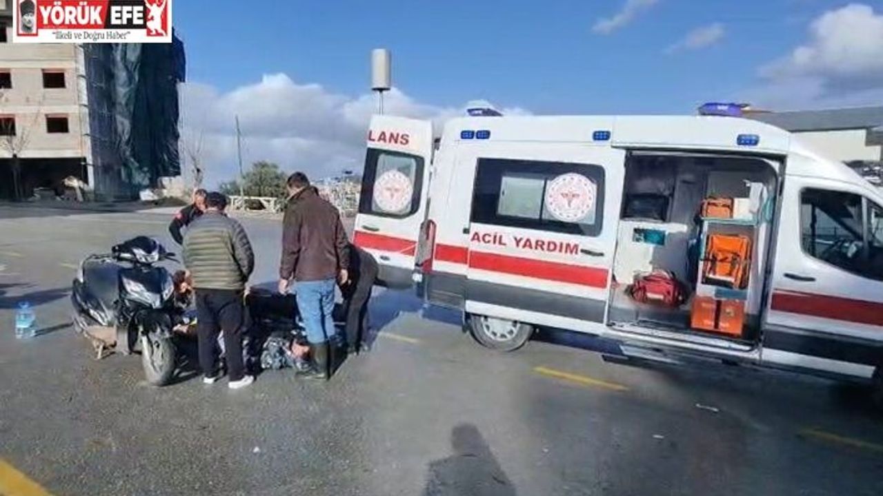 Otomobil ile çarpışan motosiklet sürücüsünün bacağı kırıldı