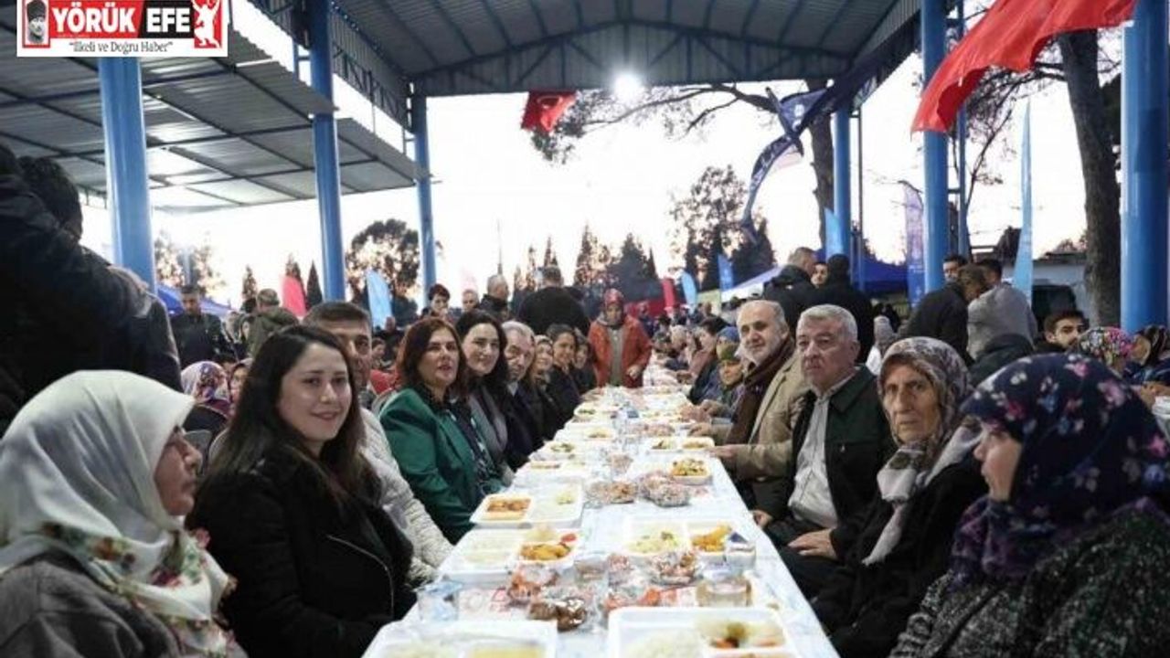 Başkan Çerçioğlu İncirliova’da kurulan iftar sofrasında vatandaşlarla bir araya geldi