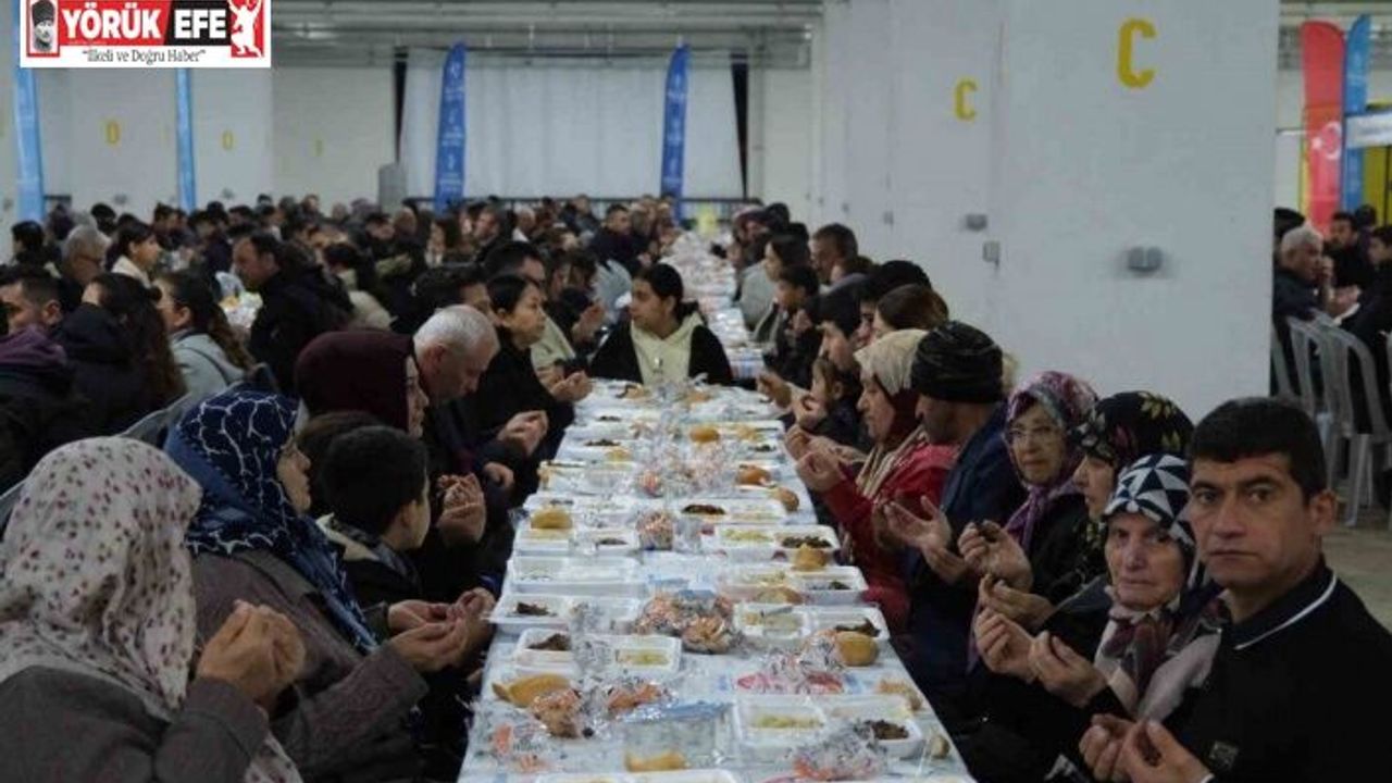 Büyükşehir’in iftar sofrasında oruçlar dualarla açıldı