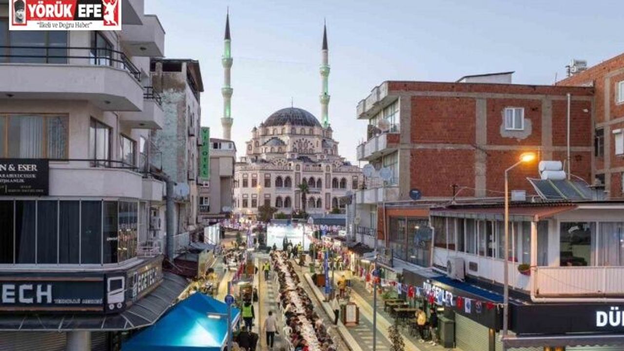 Didim’de vatandaşlar, Didim Belediyesi’nin iftar sofralarında bir araya geldi