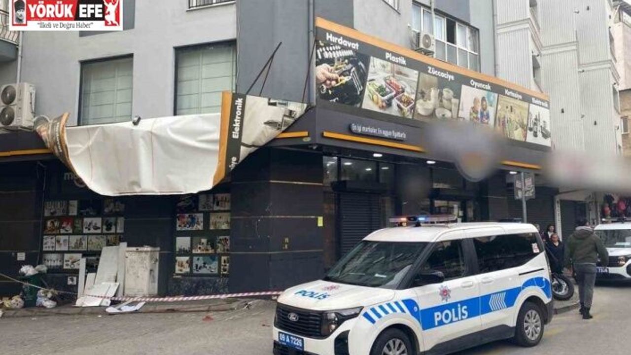 Efeler’de şiddetli rüzgar tabelaları kopardı, iş yerlerinde hasar oluştu