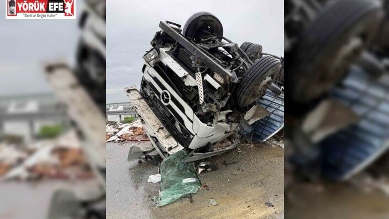 Otoyolda kazaya karışan tır ters döndü: 1 yaralı