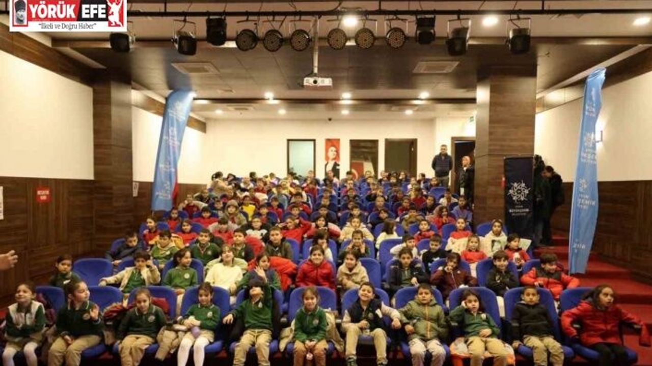 Başkan Çerçioğlu Koçarlı’da minikleri tiyatro ile buluşturdu