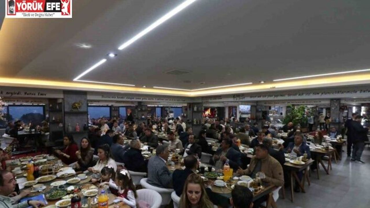 Başkan Özel, muhtarlarla iftarda bir araya geldi