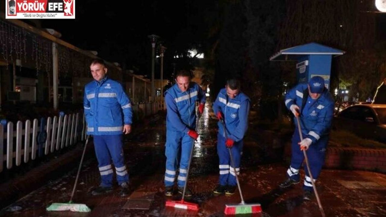 Büyükşehir ekipleri gece boyunca temizlik çalışması gerçekleştirdi