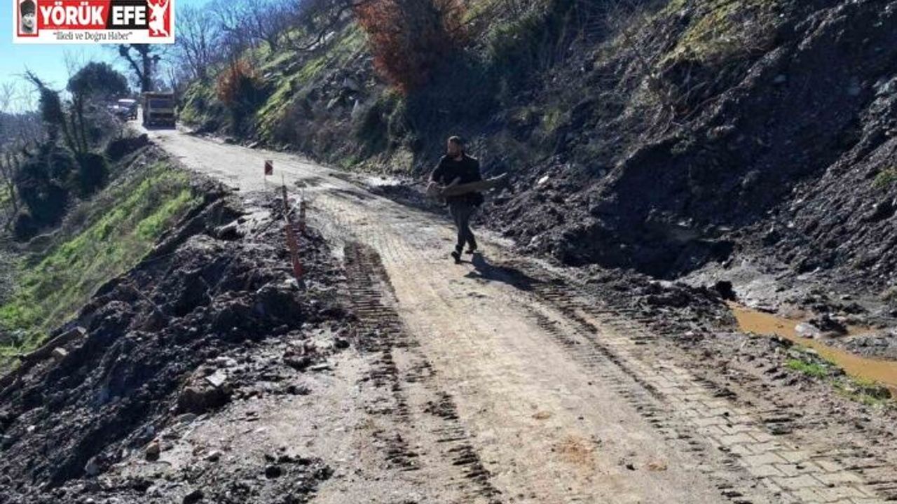Demirhan ile Çobanlar arasındaki yol yeniden ulaşıma açıldı