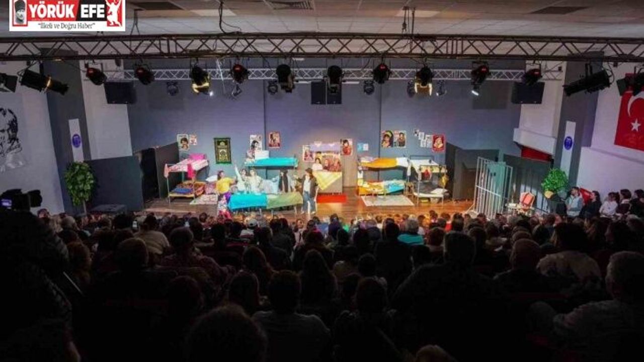 Didim’de ‘Kadın Kadına Özgürlük’ oyunu sanatseverlerle buluştu