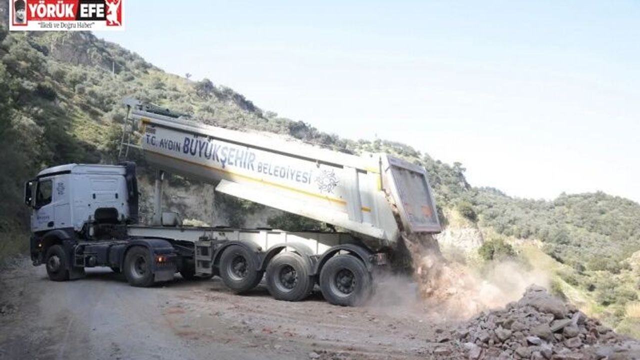 İncirliova’da çökme yaşanan yolda çalışmalar sürüyor