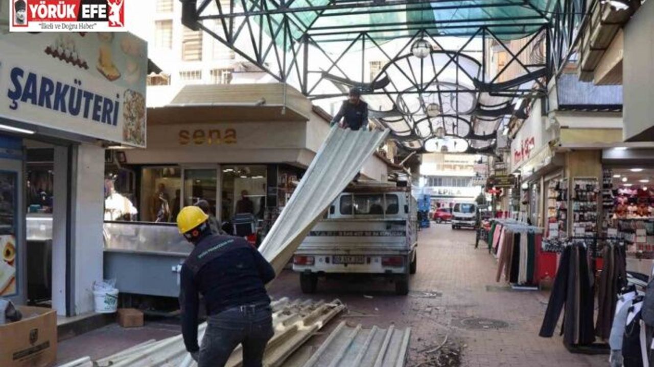 Nazilli Ayakkabıcılar Sokağı’nda çatı yenileme çalışmaları yeniden başladı