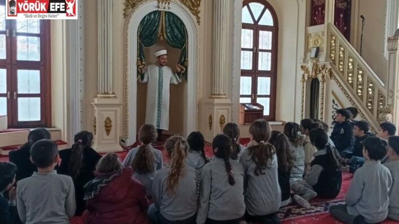 Söke’de öğrenciler camilerin tarihini yerinde öğreniyor