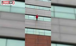 Türk bayrağına saldırıya Aydın’dan tepki: 30 metreye tırmanıp zirveye astı