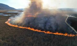Karamık Gölü'ndeki sazlık alanlarda yangın